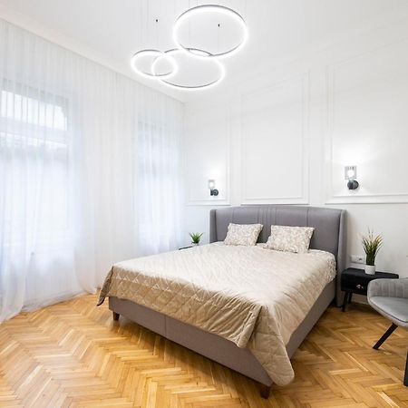 Luxurious Central 4Bedrm 3Bathrm Residence W/ Balcony Βουδαπέστη Εξωτερικό φωτογραφία