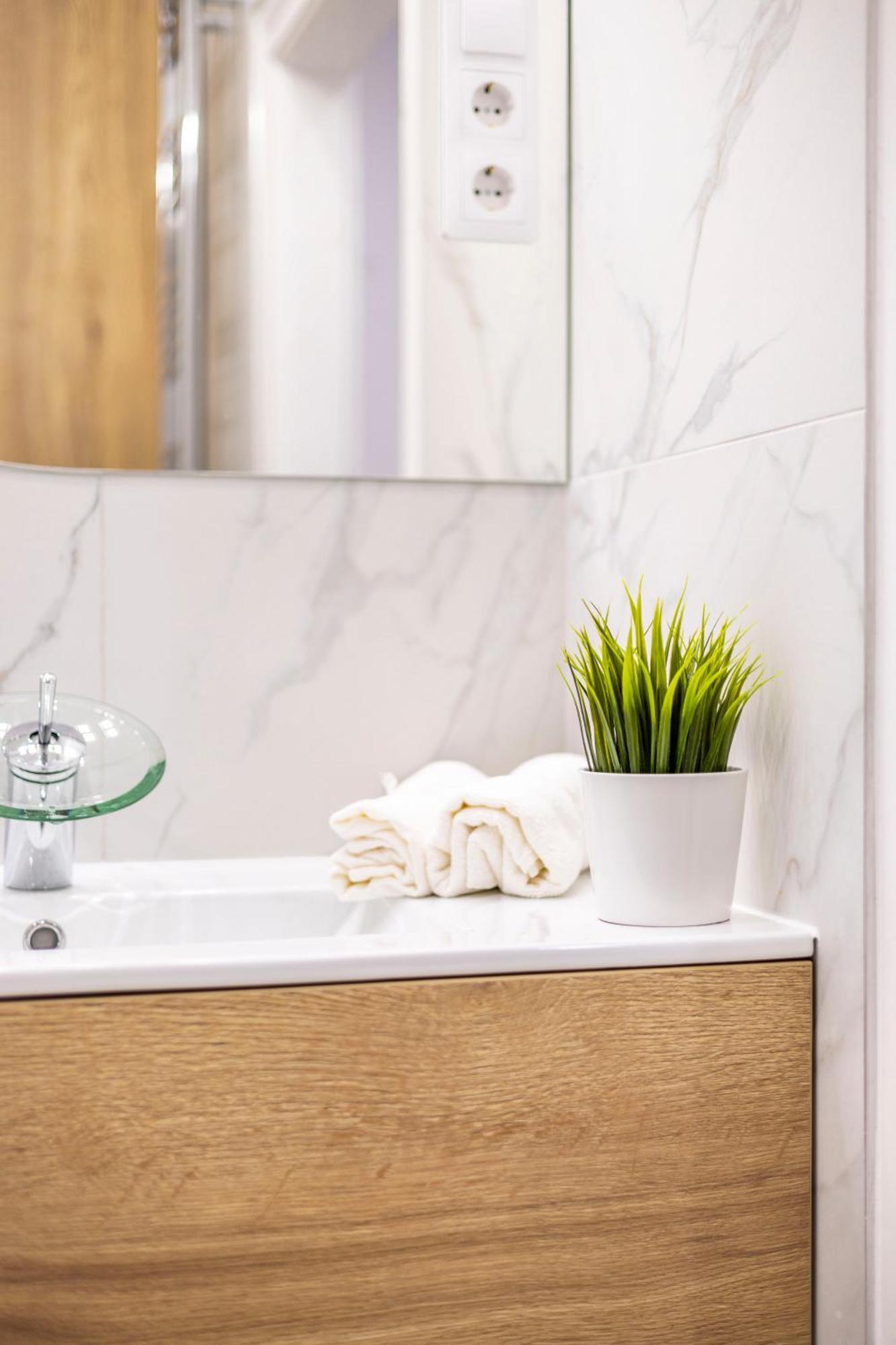 Luxurious Central 4Bedrm 3Bathrm Residence W/ Balcony Βουδαπέστη Εξωτερικό φωτογραφία