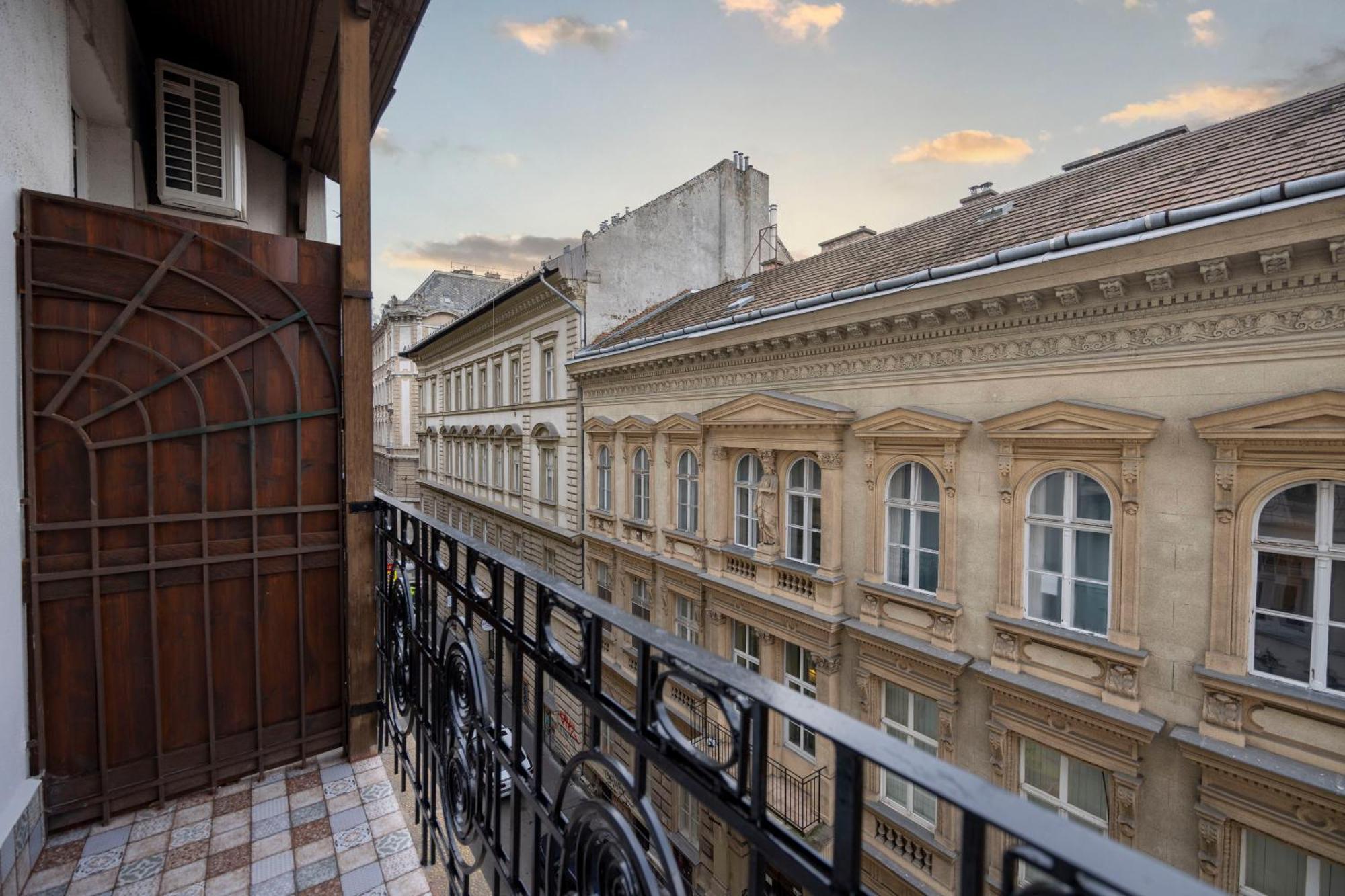 Luxurious Central 4Bedrm 3Bathrm Residence W/ Balcony Βουδαπέστη Εξωτερικό φωτογραφία